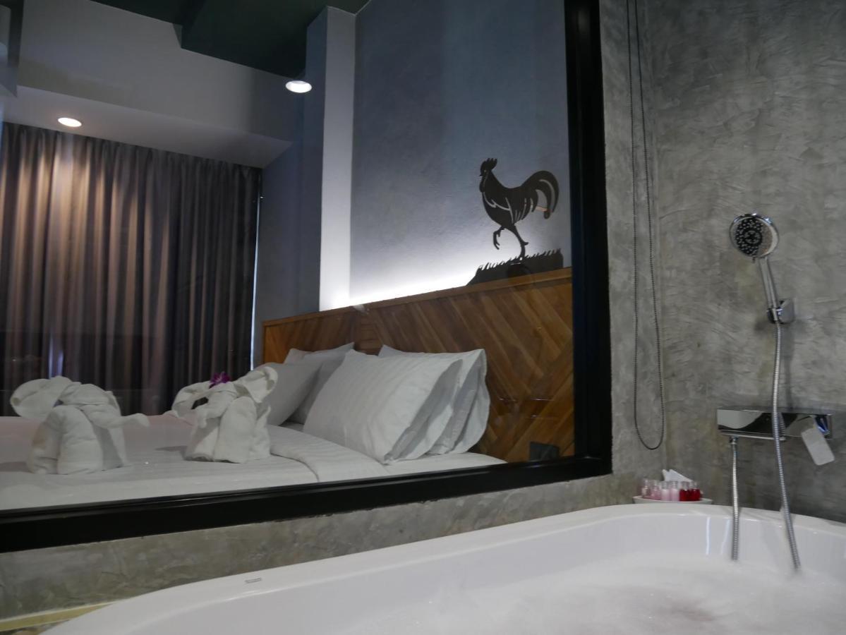 Ou Hotel Фитсанулок Екстериор снимка