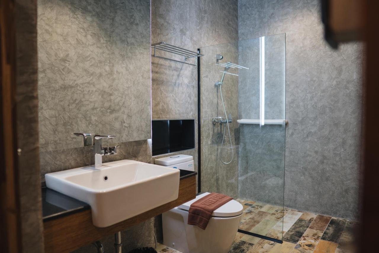 Ou Hotel Фитсанулок Екстериор снимка