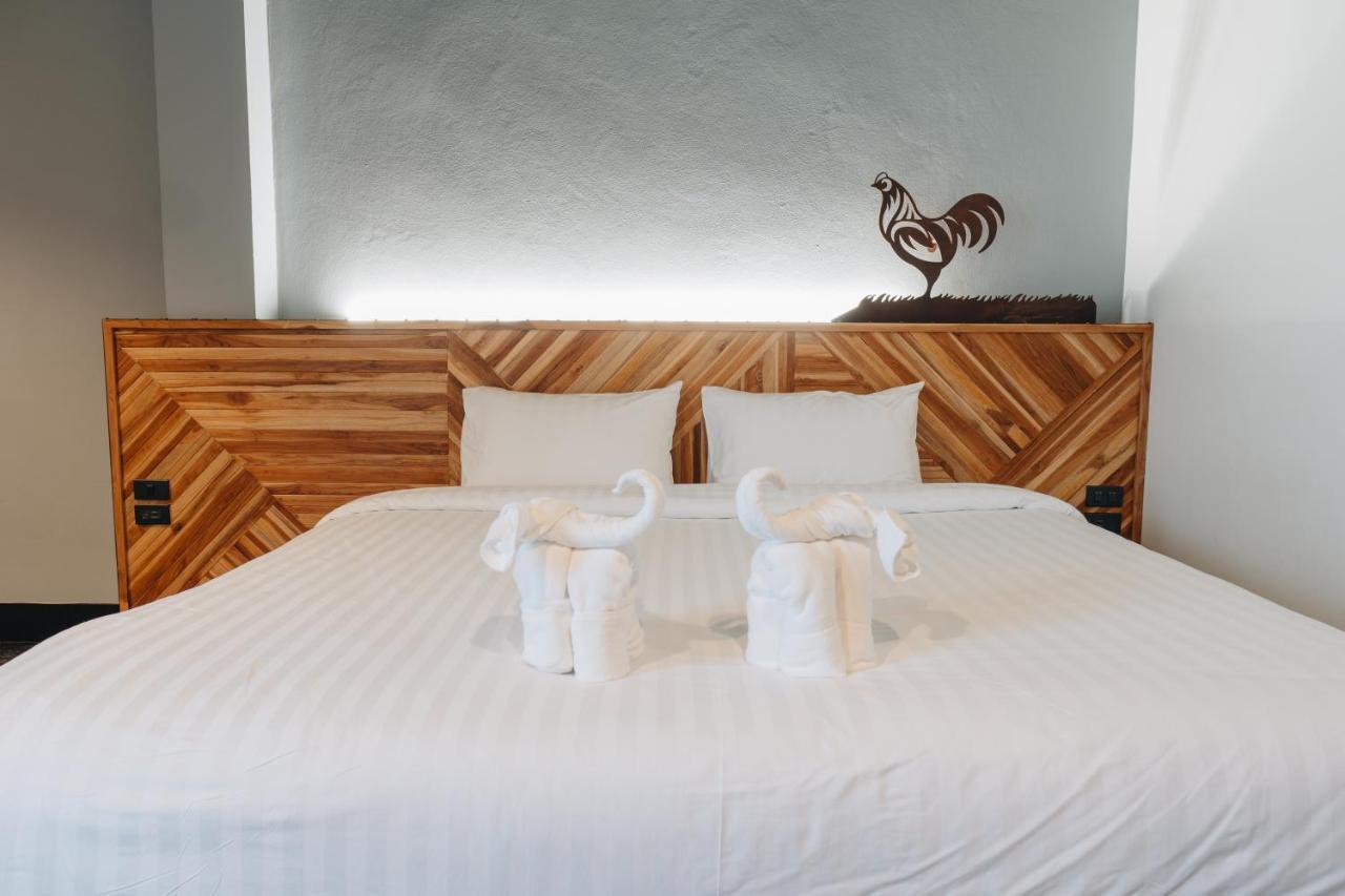 Ou Hotel Фитсанулок Екстериор снимка