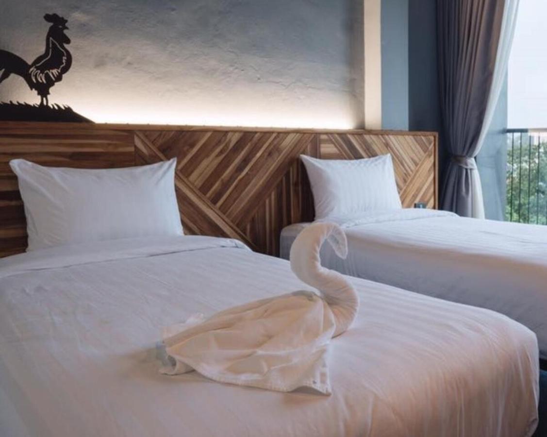 Ou Hotel Фитсанулок Екстериор снимка
